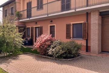 Gîte pour 6 personnes, avec jardin dans Lozzolo
