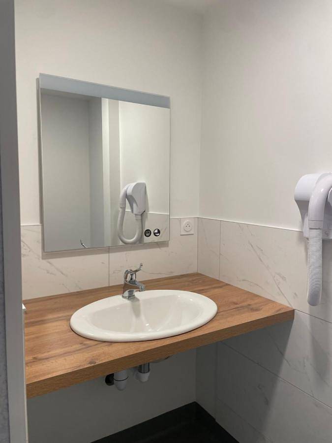 Hôtel pour 2 personnes, avec terrasse, animaux acceptés à Romagnat - 4