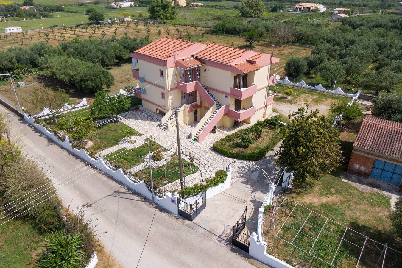 Geheel appartement, Appartement 'Lotus 3' met zeezicht, Wi-Fi en airconditioning in Almyros Strand, Corfu