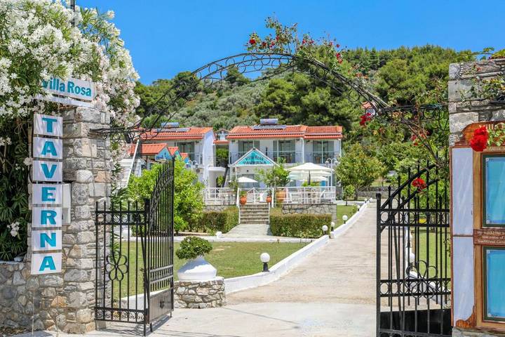 Appart’hôtel pour 2 personnes, avec Balcon et Terrasse ainsi que Jardin et Piscine