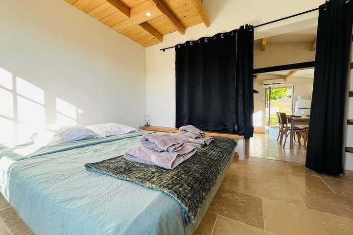 Location de vacances pour 4 personnes, avec terrasse et jardin à Chamaret - 2