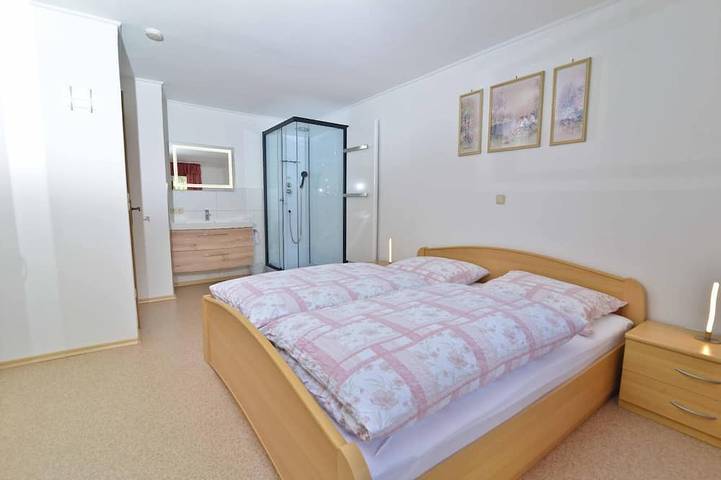 Ganze Wohnung, Ferienwohnung mit 2 Schlafzimmern mit je einem Balkon in Arnbruck, Ostbayern
