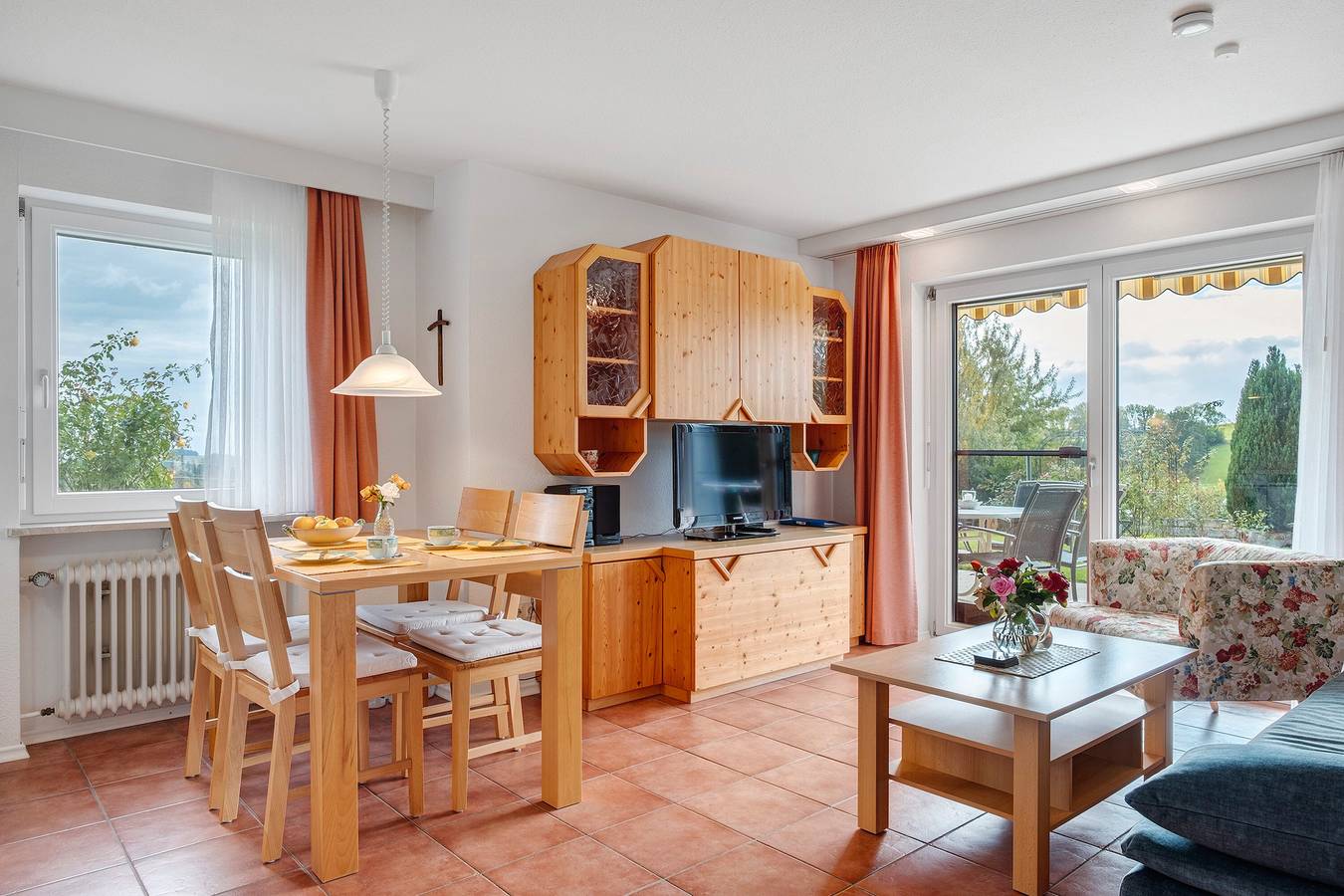 Ganze Wohnung, Apartment 'Ost, 48 qm' mit gemeinsamer Terrasse, gemeinsamem Garten und Wlan in Weilheim, Südschwarzwald