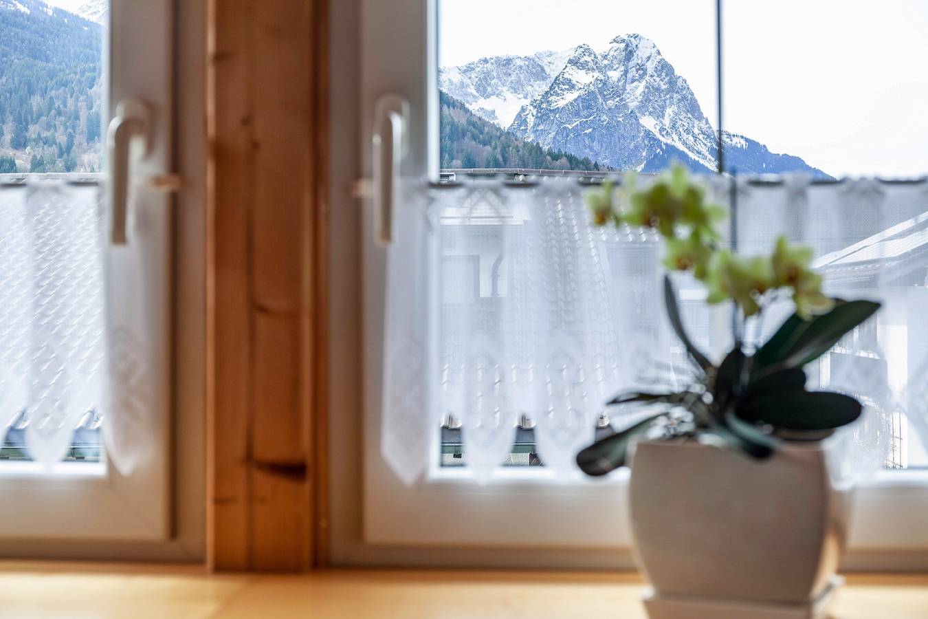 Appartement 'Wank' met Uitzicht op de Bergen, Balkon en Wifi, foto 14