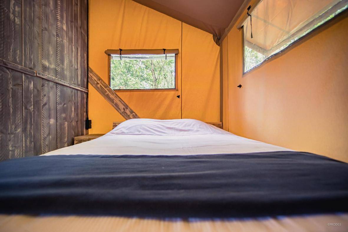 Tent in Thiel-sur-Acolin, Allier