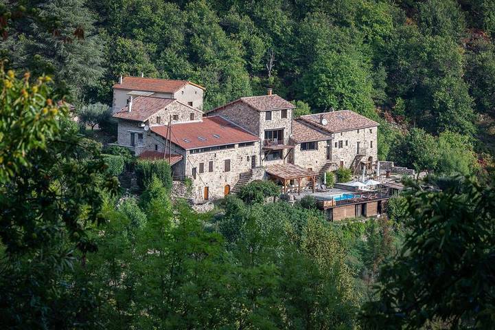 Maison d’hôte pour 22 personnes, avec jacuzzi et jardin à Asperjoc