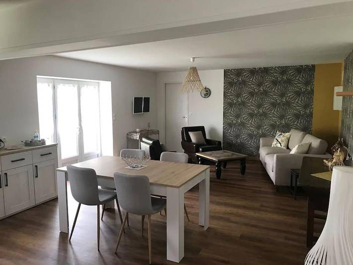 Location de vacances pour 4 personnes, avec terrasse ainsi que jardin et piscine, animaux acceptés à Saint-Savinien - 4