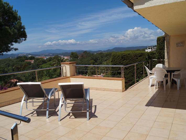 Location de vacances pour 12 personnes, avec vue sur l’océan ainsi que jardin et piscine à Canyelles - 3