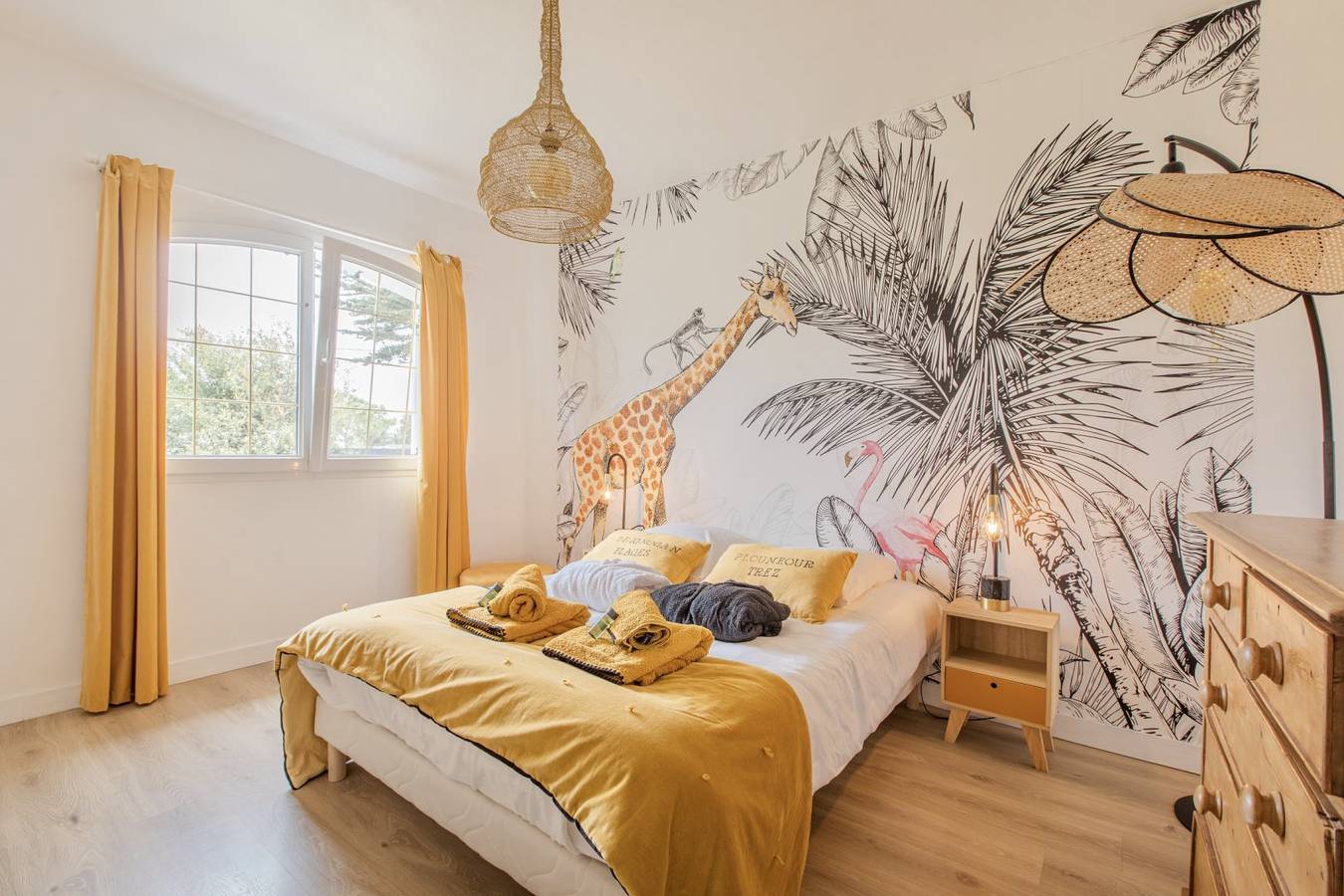 La Maison du Goueltoc, piscine, spa, 100 m Plage in Plounéour-Trez, Région de Brest