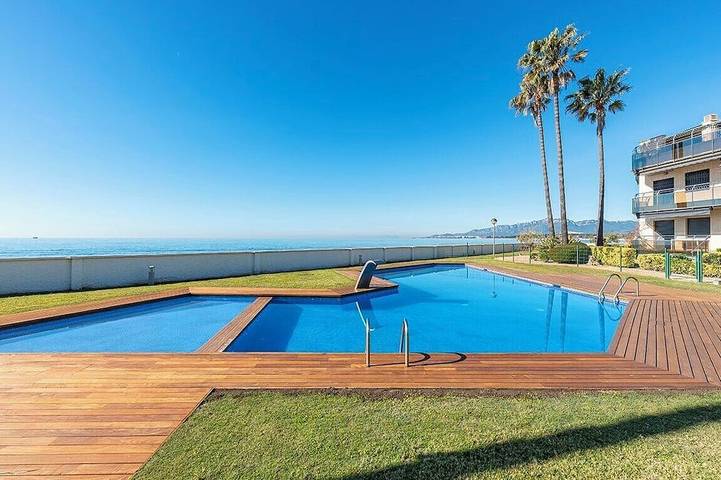 Ferienwohnung für 4 Personen, mit Pool und Garten sowie Balkon in Montroig Bahia