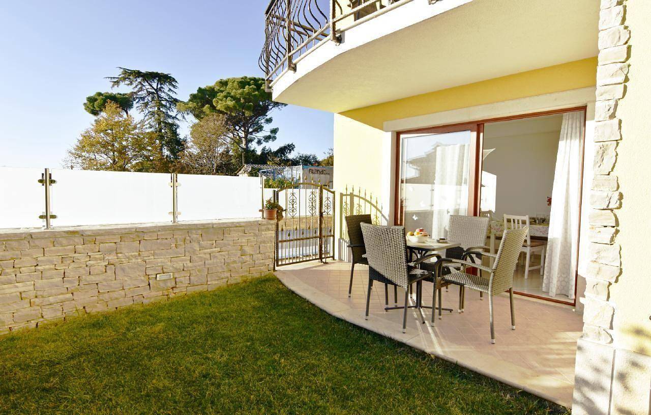 Geheel vakantieappartement, Holiday flat "Elia 2" with a view of the water in Savudrija, Umag