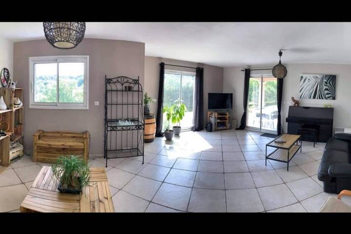 Location de vacances pour 8 personnes, avec Terrasse ainsi que Jardin et Vue à Alairac