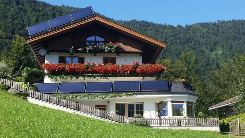 Ferienwohnung für 4 Personen, mit Balkon und Terrasse sowie Garten und Ausblick in Thiersee