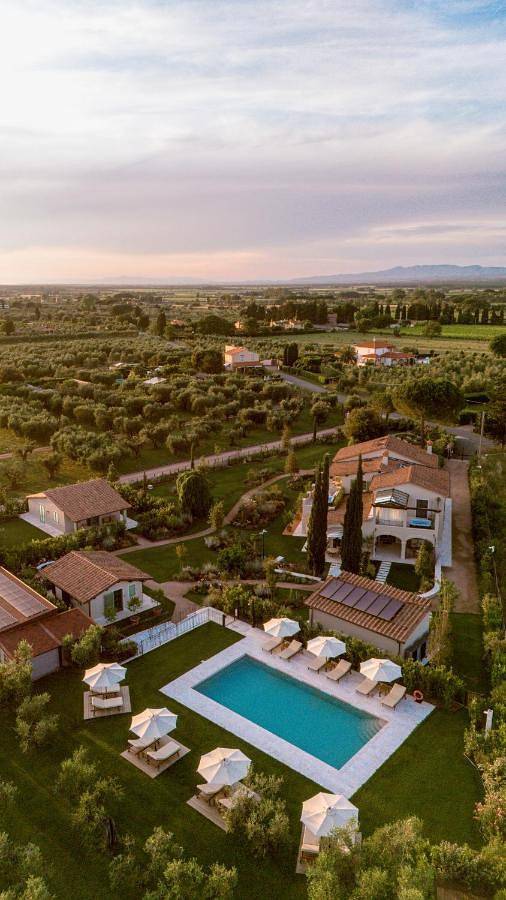Resort per 2 persone, con panorama e giardino nonché piscina in Costa degli Etruschi