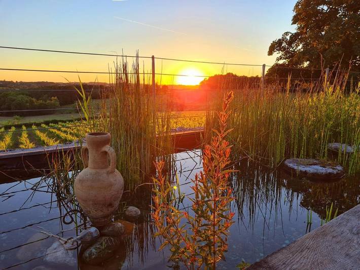 Location de vacances pour 10 personnes, avec piscine ainsi que vue et jardin à Pomport