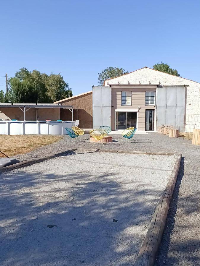 Location de vacances pour 14 personnes, avec piscine et jardin, animaux acceptés à Prissé-la-Charrière - 4