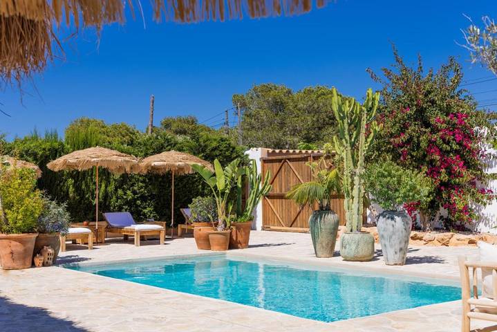 Apartahotel para 4 personas, con Terraza y Jardín además de Piscina y Vistas en Formentera