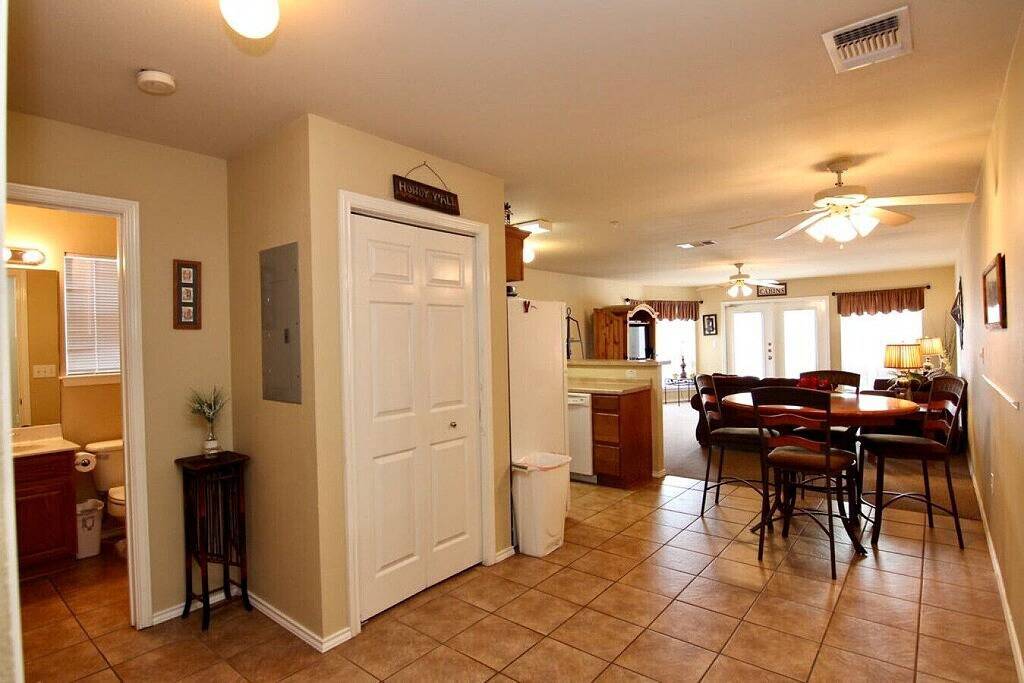 Ganze Wohnung, Flusslauf am Wasserrad - 2Bdr / 2Bth! in New Braunfels, Comal County