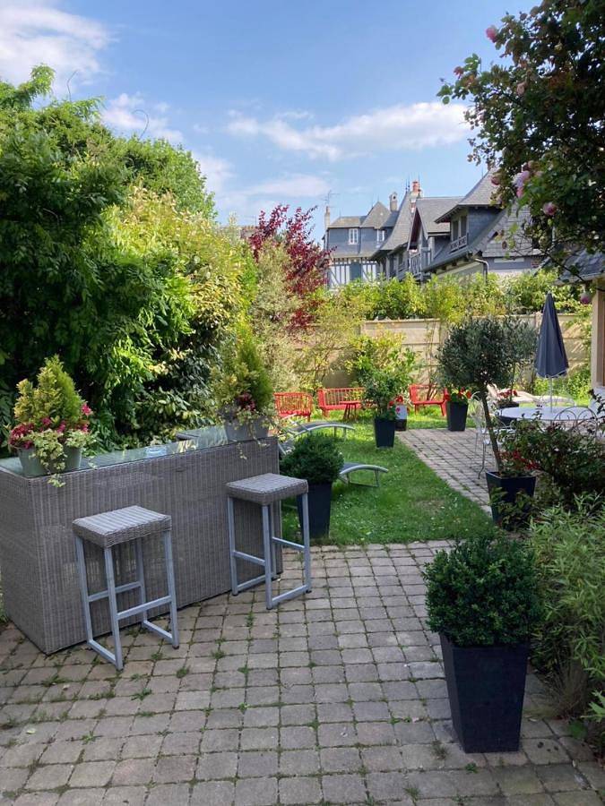 Location de vacances pour 2 personnes, avec jardin et vue dans Hippodrome de Deauville La Touques - 4