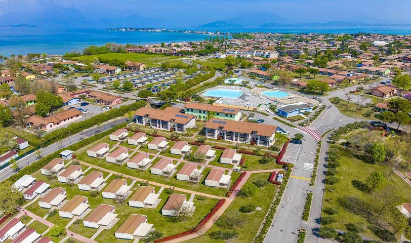 Bungalow für 6 Personen, mit Terrasse und Garten sowie Kinderpool und Pool in Sirmione