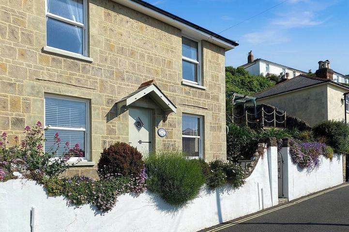 Cottage for 4 people, with garden, with pets on the Isle of Wight