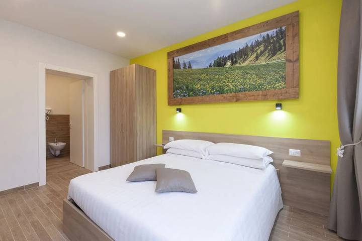 Ferienhaus 'Alle Arce' mit Blick auf den See, Wi-Fi und Klimaanlage in Domegge di Cadore, Östliche Dolomiten