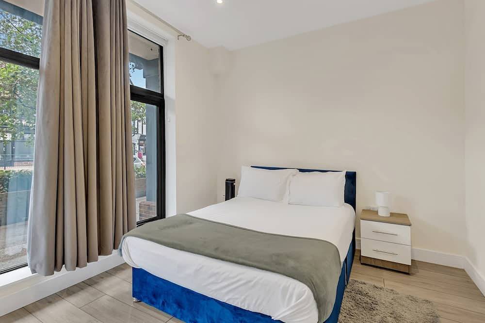 Ganze Wohnung, City Service Lets | New London 2Bed With Parking | Long Stays Welcome in Sutton (London), London
