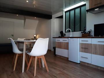 Gîte pour 2 personnes, avec terrasse ainsi que jardin et piscine à Marquay