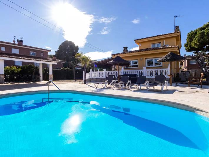 Chalet para 10 personas, con piscina y jardín en Salou