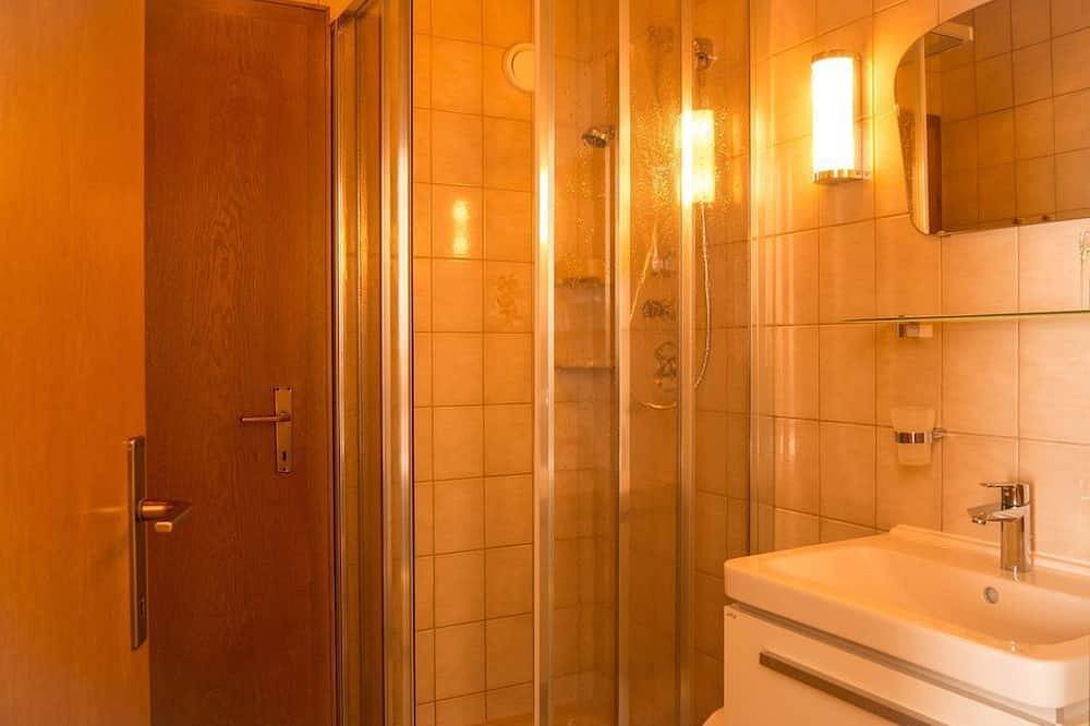 Doppelzimmer, Toilette und Dusche getrennt - Alpengasthof Moser in St. Lambrecht, Murau (Kreischberg)