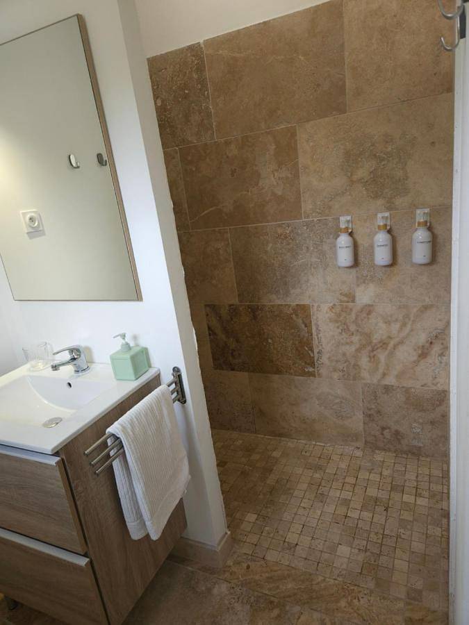 Gîte pour 2 personnes, avec terrasse et vue à Beaumettes - 4