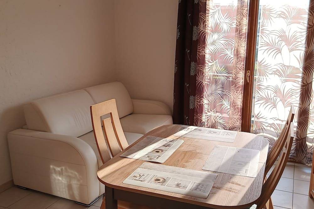 Appartement entier, Hébergement proche plan d'eau \nnombreuses activités aquatiques in Embrun, Parc national des Écrins