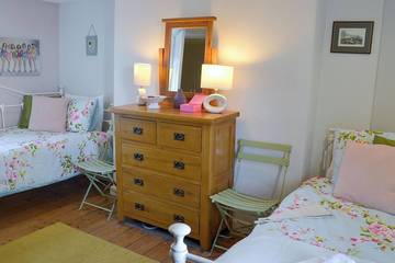 Holiday Home for 6 People in Plymouth, South West England, Photo 2