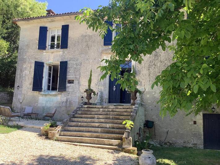 Chambre d’hôte pour 2 personnes, avec vue et jardin à Comberanche-et-Épeluche