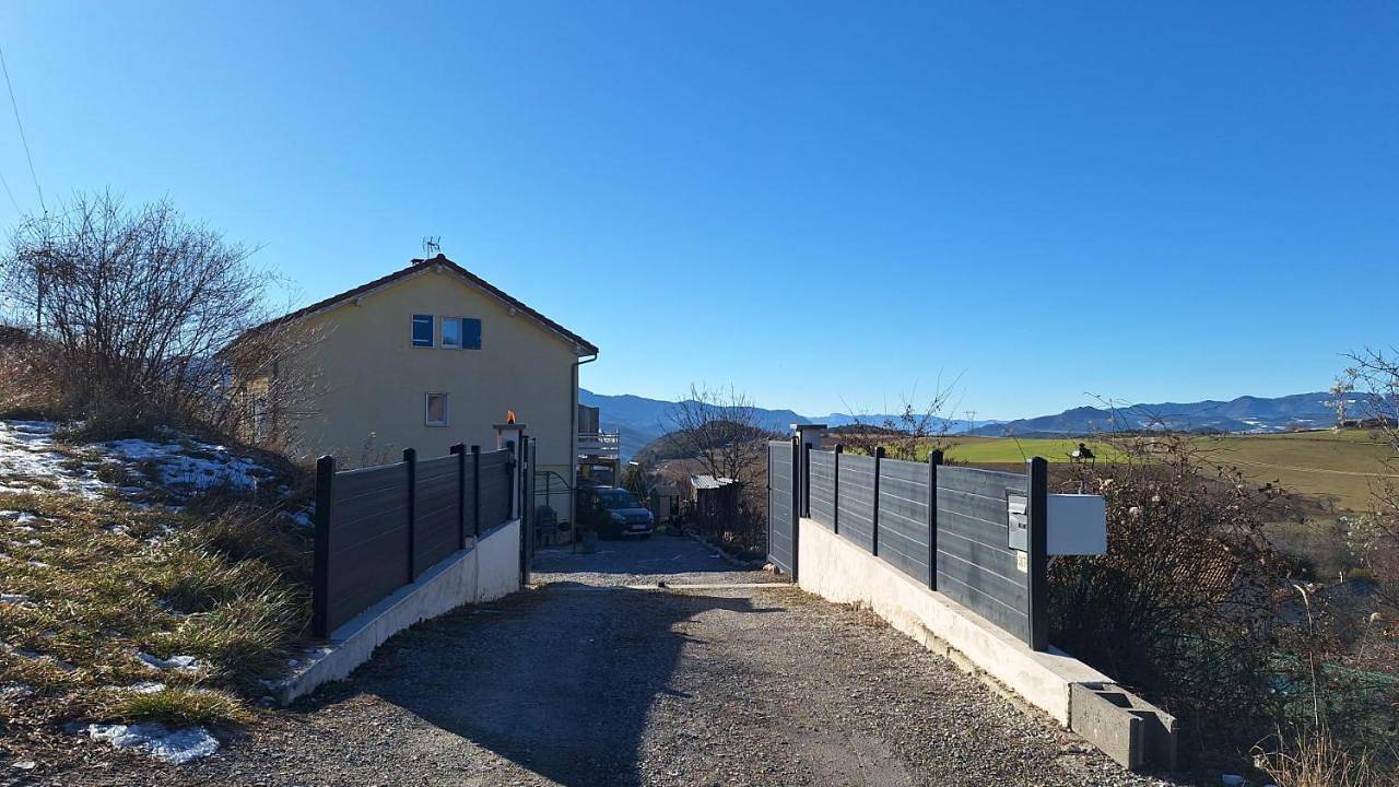 Appartement entier, One-Bedroom Apartment in Jarjayes, Région de Gap