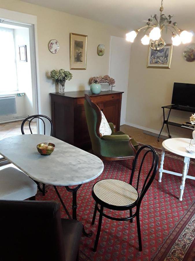 Gîte pour 3 personnes, avec vue à Saint-Germain-les-Belles