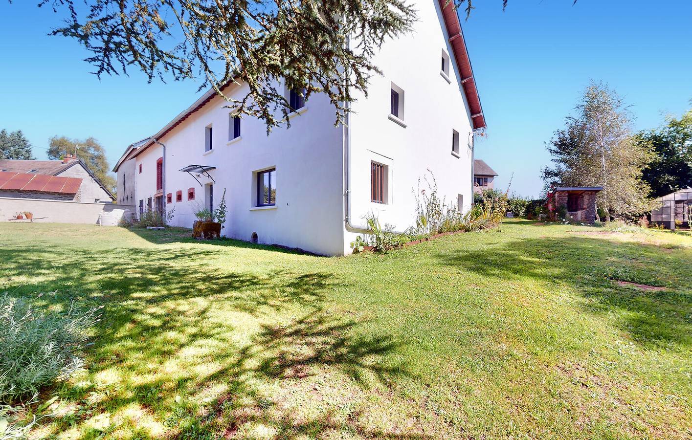 Gemütlicher Rückzugsort mit Pool, Parkplatz, Garten und Internet in Bourg-Lastic, Clermont-Ferrand und Umgebung