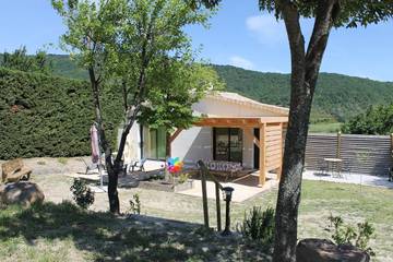 Gîte pour 4 personnes, avec jardin ainsi que piscine et terrasse à Aubignas