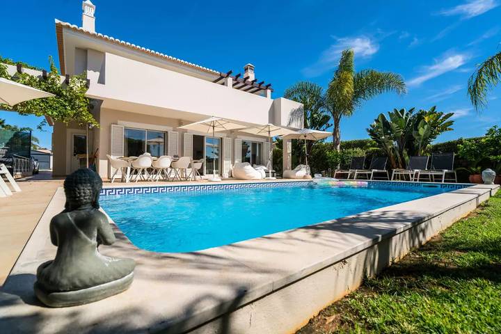 Villa para 8 pessoas, com piscina e jardim em Lagos