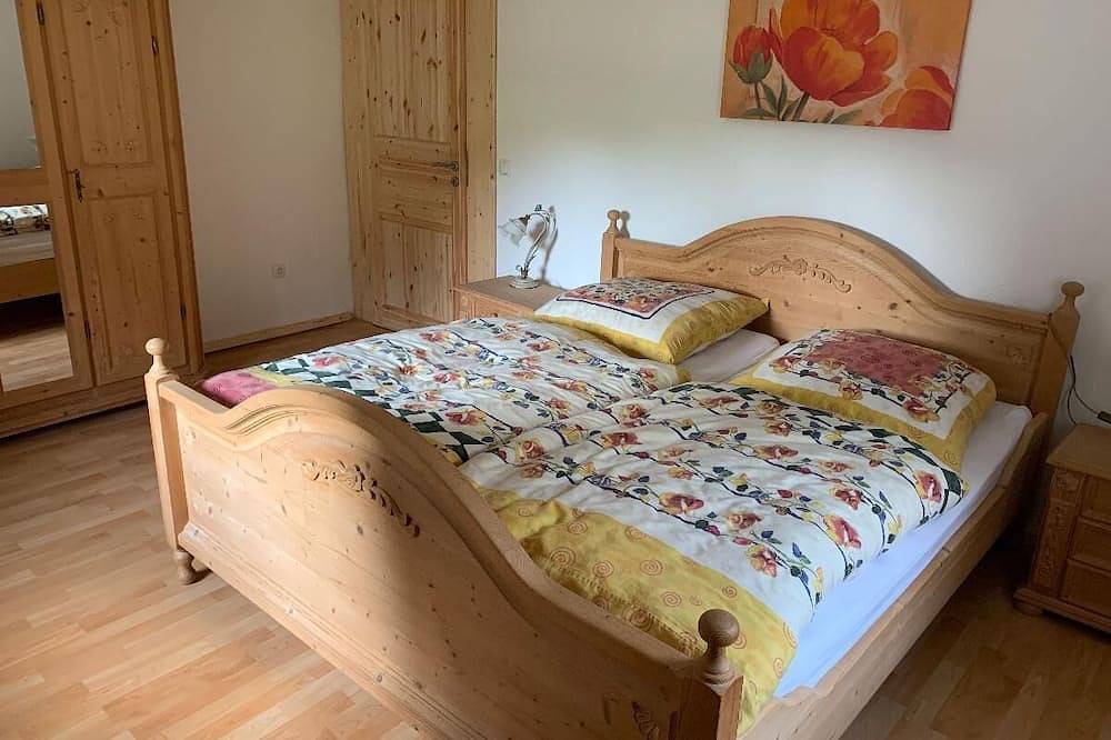 Ganze Wohnung, Ferienhaus (120qm) in idyllischer Lage mit Garten für 8 Pers. in Kollnburg, Ostbayern