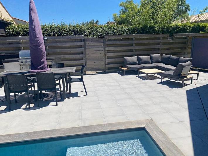 Location de vacances pour 4 personnes, avec piscine ainsi que vue et terrasse dans Plage Saint-Jean des Sables - 4