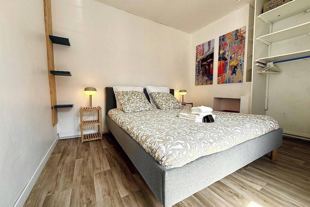 Entire apartment, 10' Disneyland & Parking - 9 personnes in Ferrières-en-Brie, Seine-et-Marne