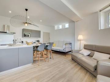 Gîte pour 4 personnes, avec jardin et terrasse dans Plage du Miramar