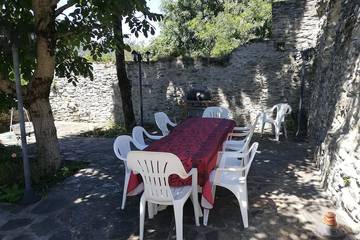 Gîte pour 8 personnes, avec terrasse et jardin dans Tignac