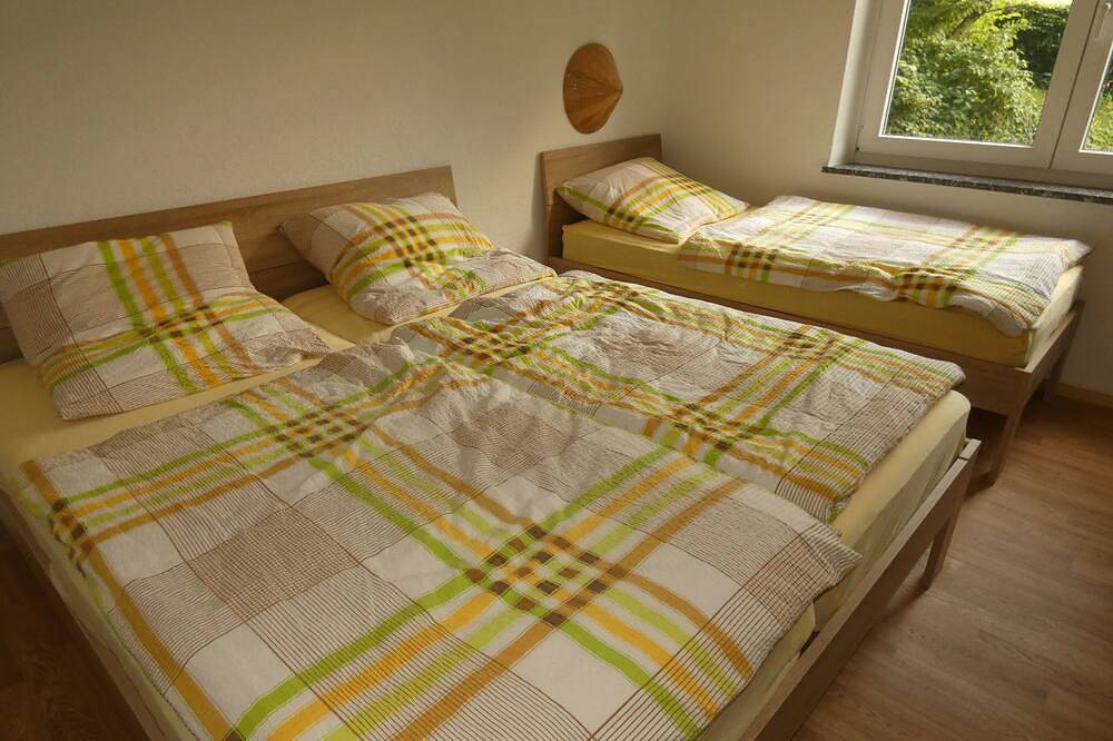 Ganze Wohnung, Weisses Huhn von Moschendorf in Gößweinstein, Frankenalb