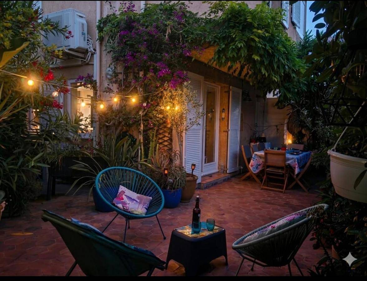 Maison de vacances à l'Ayguade classée 3 étoiles, climatisée,3mn à pied plage et restos ,5mn aéroport, 10mn gare in l'Ayguade, Hyeres