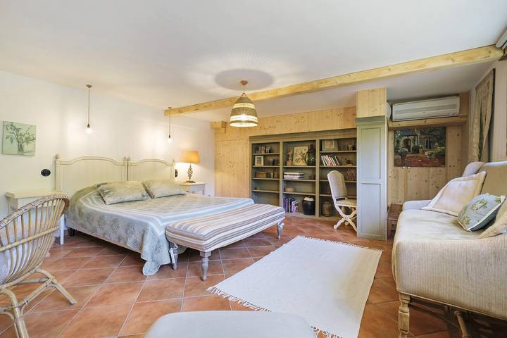 Gîte pour 3 personnes, avec jacuzzi ainsi que jardin et sauna à Roquefort-les-Pins - 3