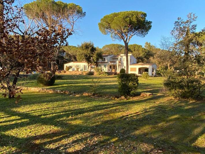 Villa pour 10 personnes, avec jardin ainsi que piscine et vue, animaux acceptés