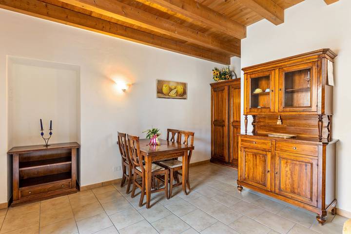 Appartamento intero, Appartamento 'Appartamento Bilocale' con terrazza condivisa, giardino condiviso e Wi-Fi in Bardolino, Prealpi Gardesane
