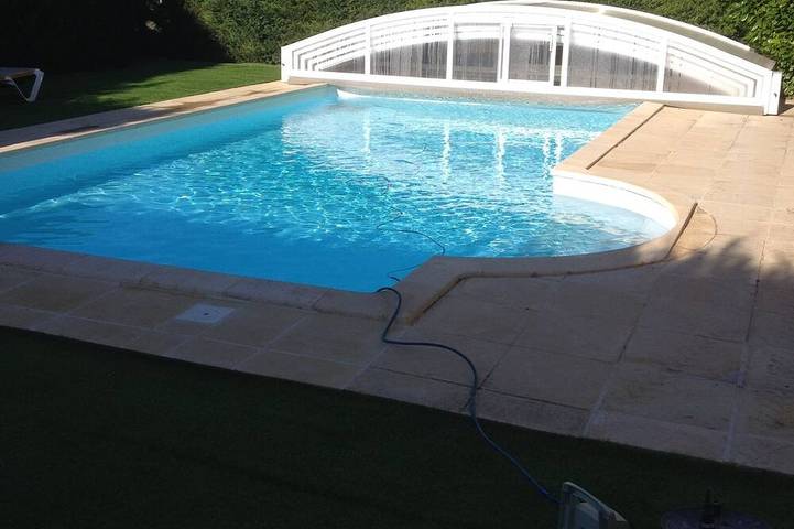 Maison de vacances pour 6 personnes, avec Balcon et Jacuzzi ainsi que Jardin et Piscine